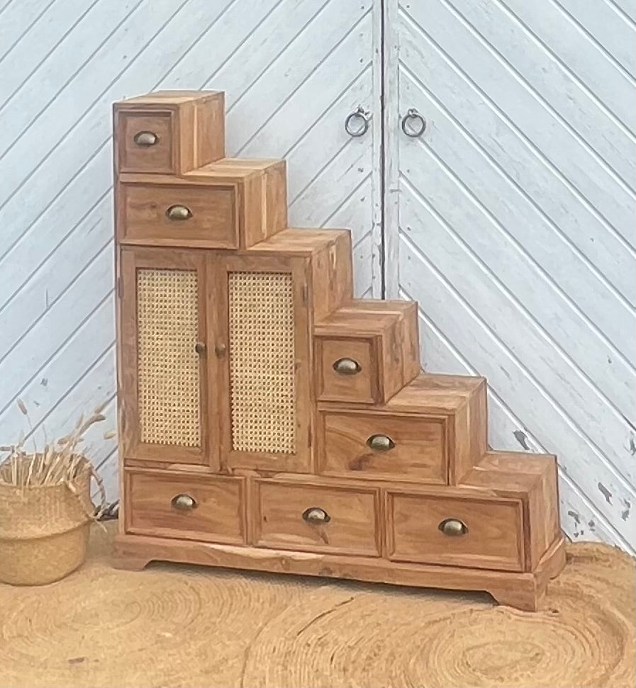 Meuble escalier rénové en bois massif brut et cannage