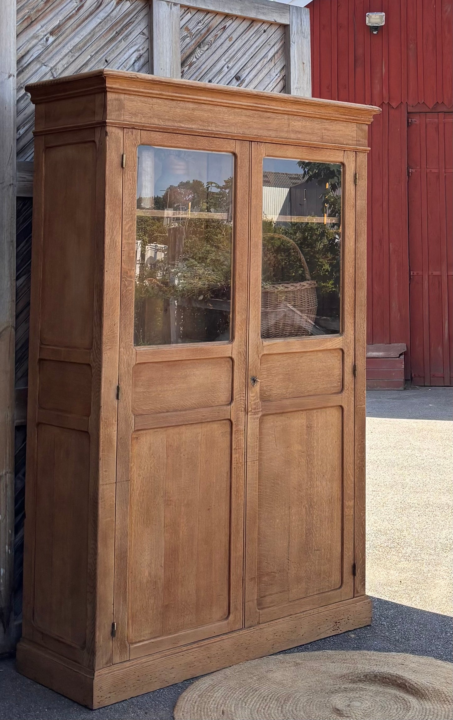 Armoire ancienne vitrée en chêne massif brut – Bibliothèque / Vaisselier – Fin XIXᵉ – Début XXᵉ