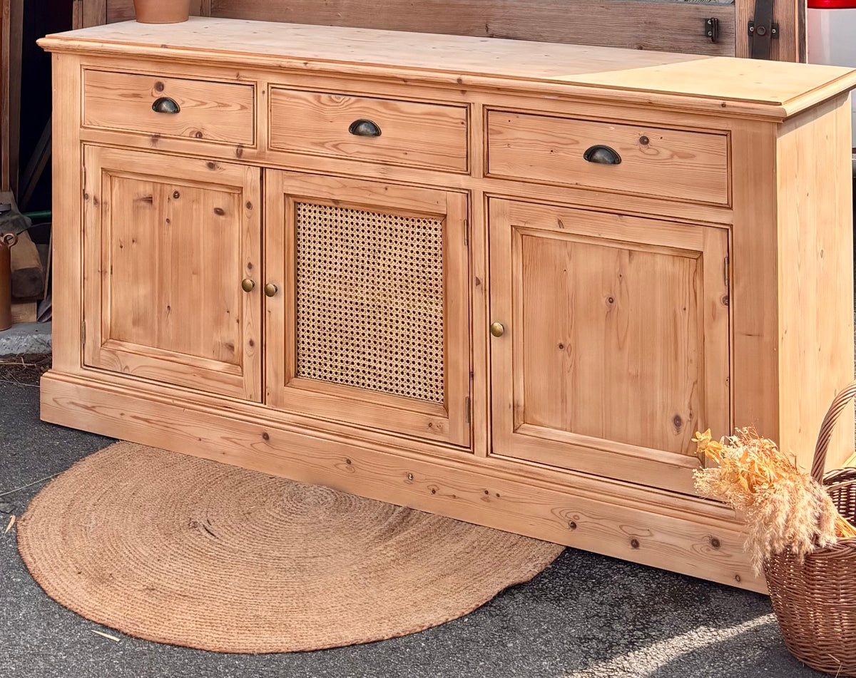Buffet enfilade rénovée en bois massif brut et cannage