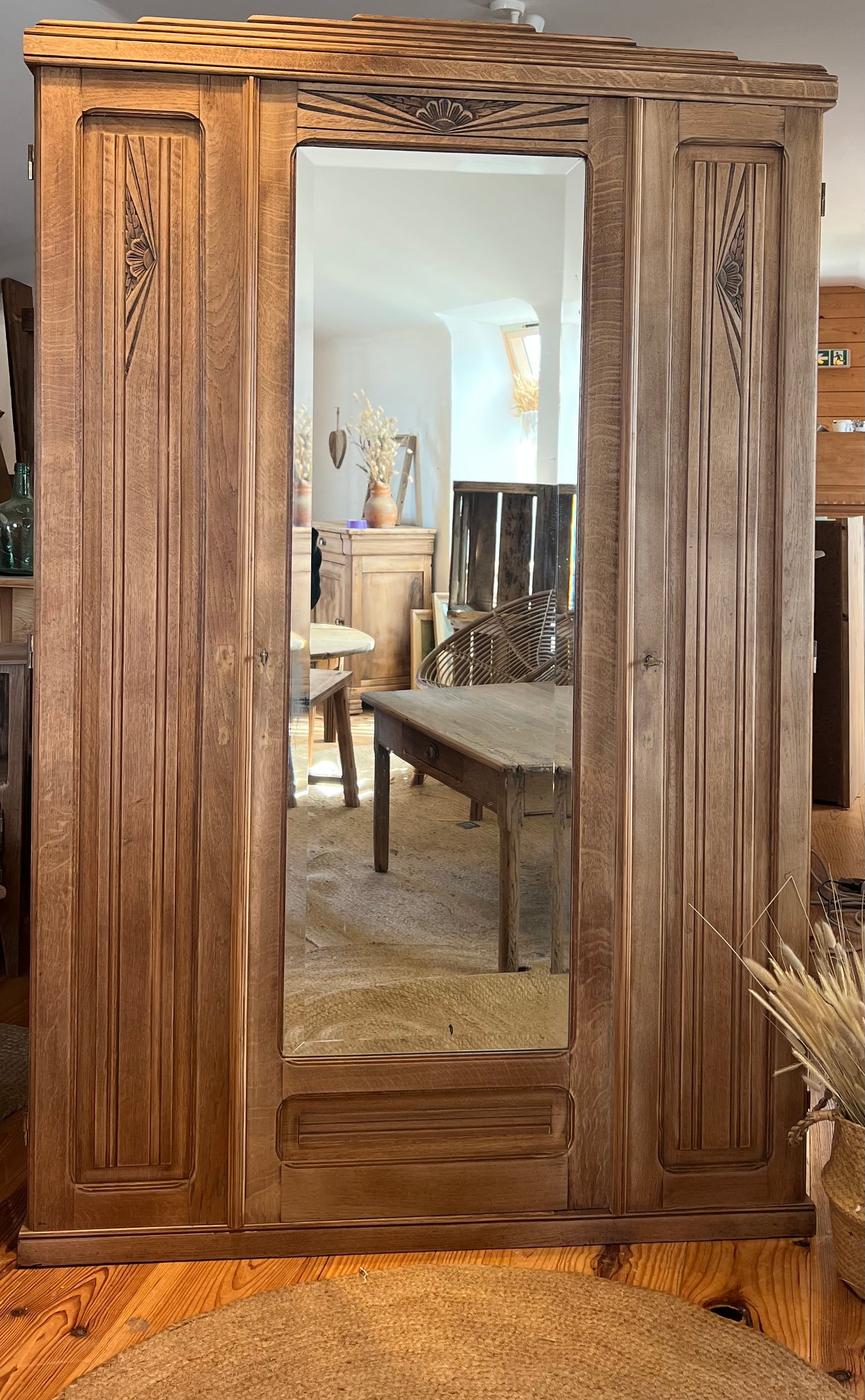 Armoire ancienne art déco en chêne massif brut