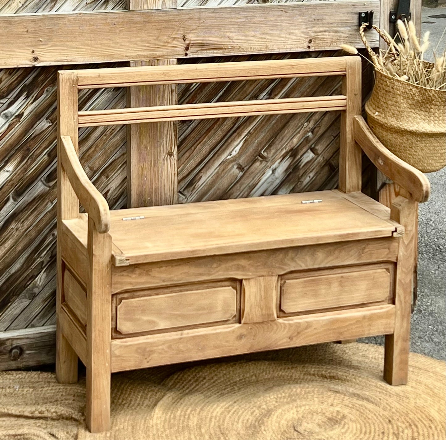 Banc coffre ancien en chêne massif brut
