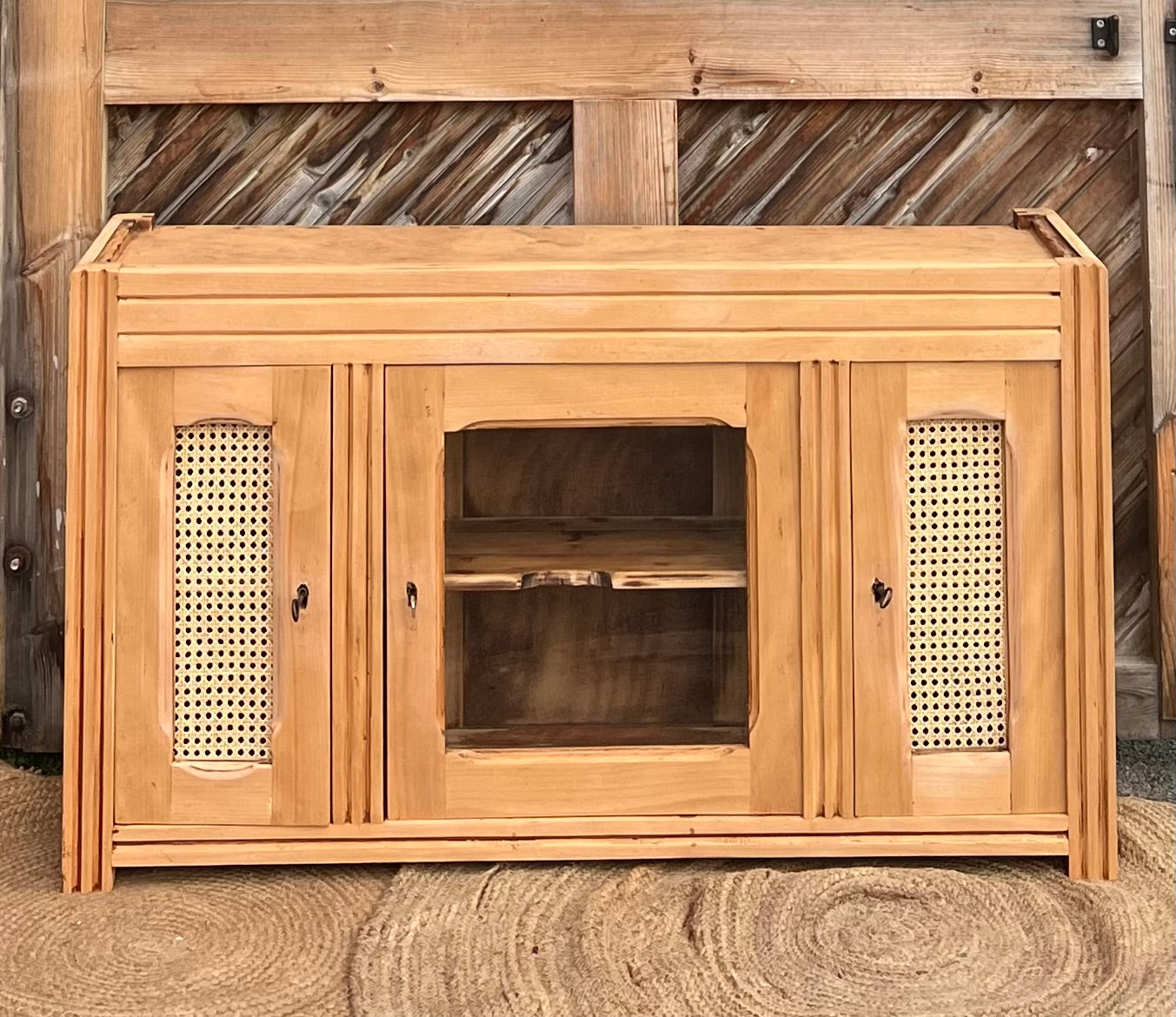 Meuble télé tv ancien en bois brut et cannage