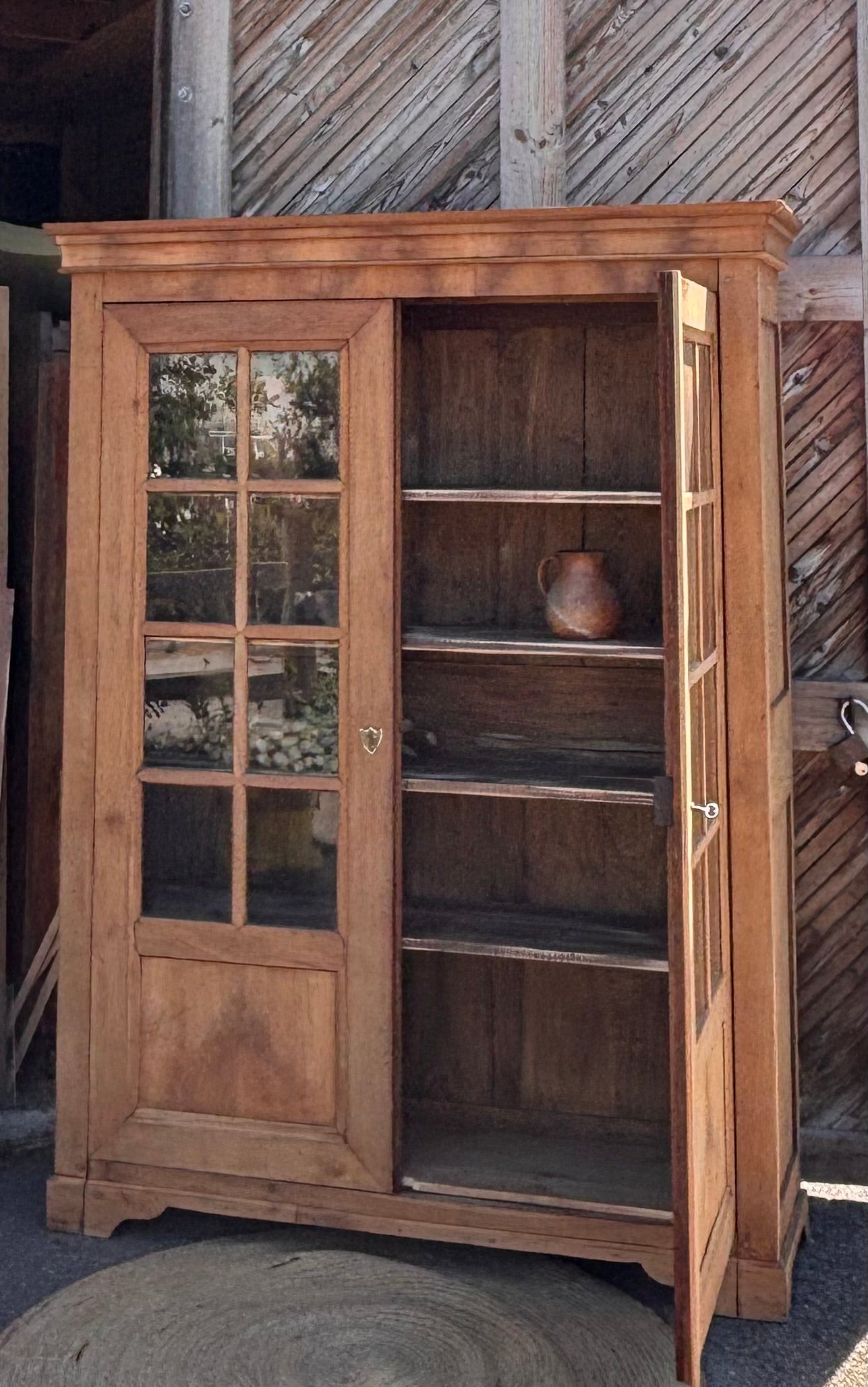Armoire parisienne ancienne : vaisselier bibliothèque en bois massif brut