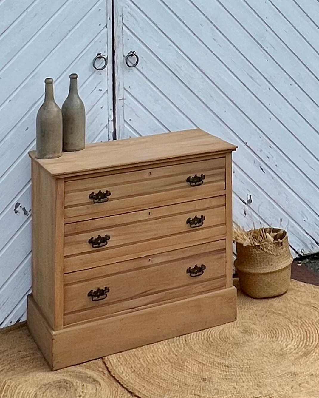Commode ancienne en bois massif brut 3 tiroirs