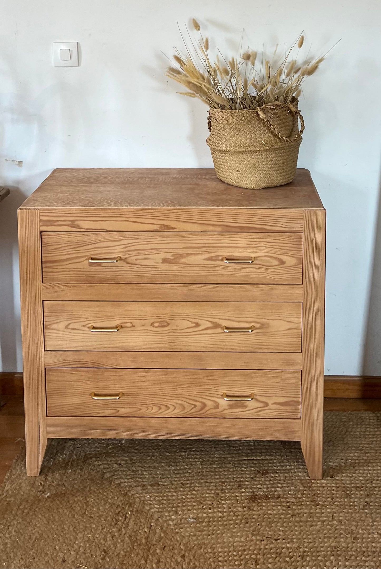 Commode vintage ancienne en bois brut pieds compas