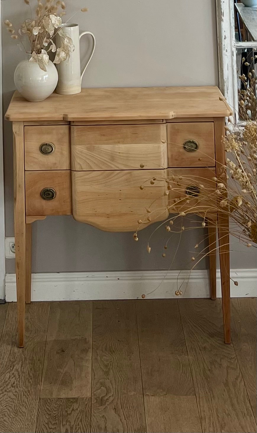 Petite commode ancienne / console en bois massif brut