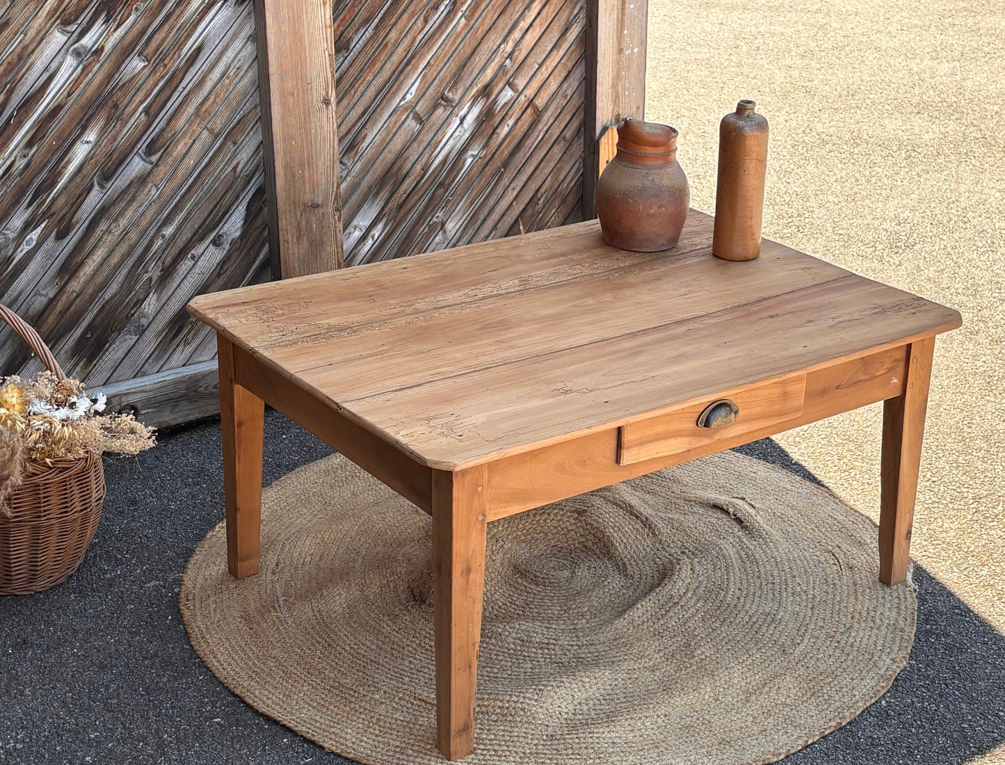 Table basse de ferme ancienne 1 tiroir en bois massif brut