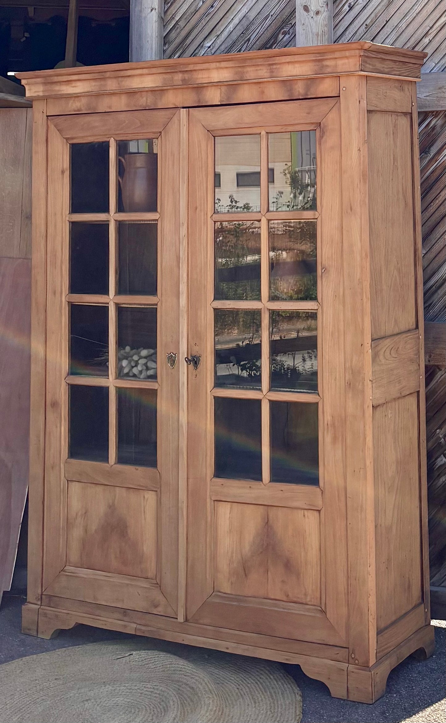 Armoire parisienne ancienne : vaisselier bibliothèque en bois massif brut