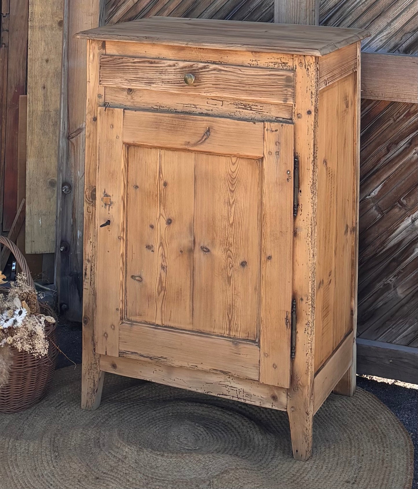 Confiturier ancien / buffet 1 porte en bois massif brut
