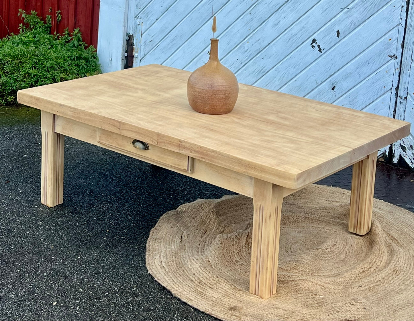 Grande table basse de ferme ancienne rénovée 1 tiroir en bois massif brut