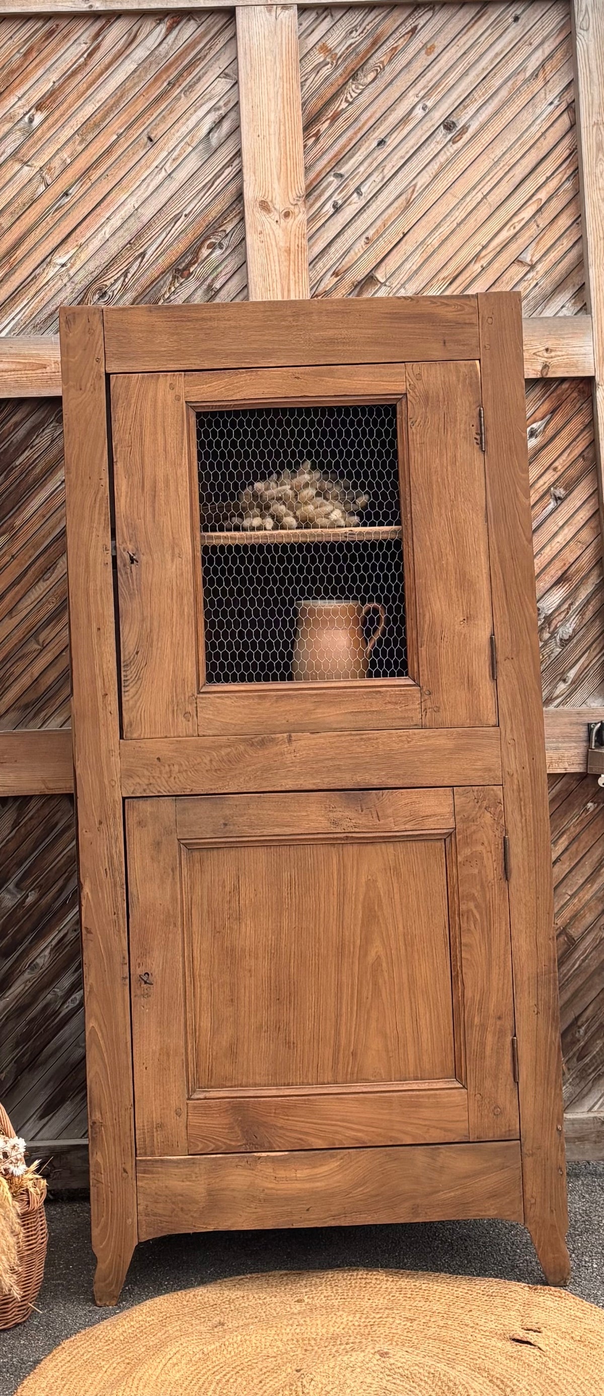 Armoire Bonnetière ancienne en chêne massif brut- vaisselier