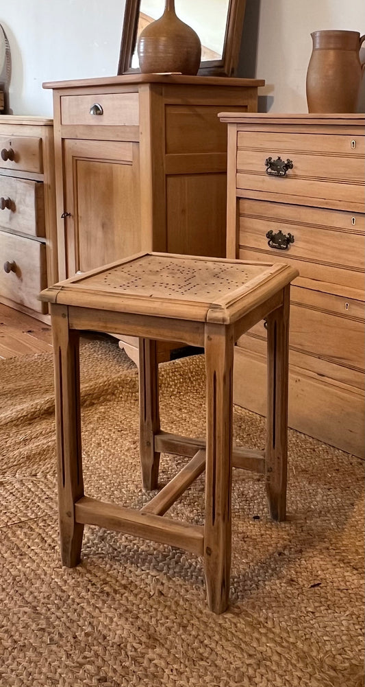 Tabouret vintage en chêne brut