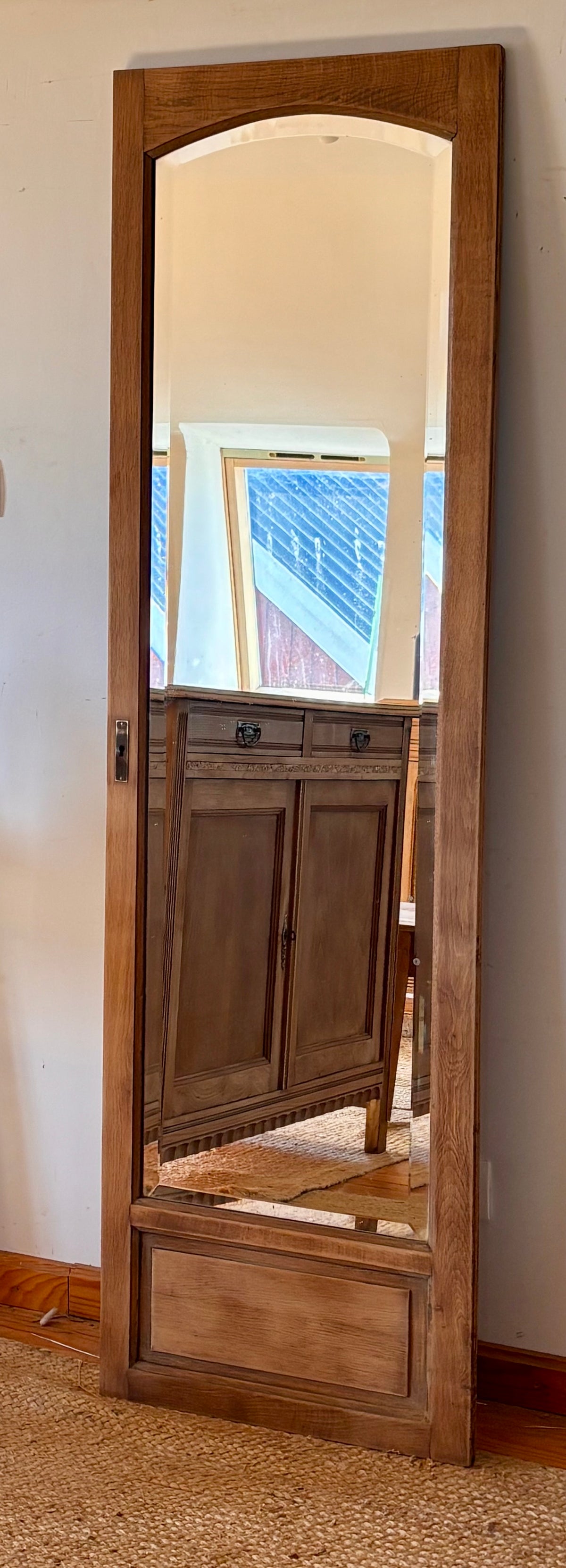 Grand miroir ancien en chêne massif brut