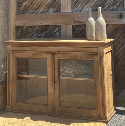 Buffet vitré étroit ancien en bois massif brut
