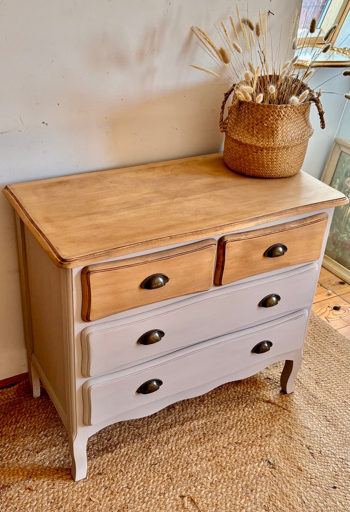 Commode ancienne en bois brut et patine lin