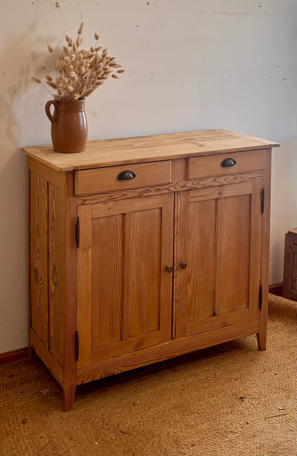 Buffet parisien ancien en bois massif brut 2 tiroirs
