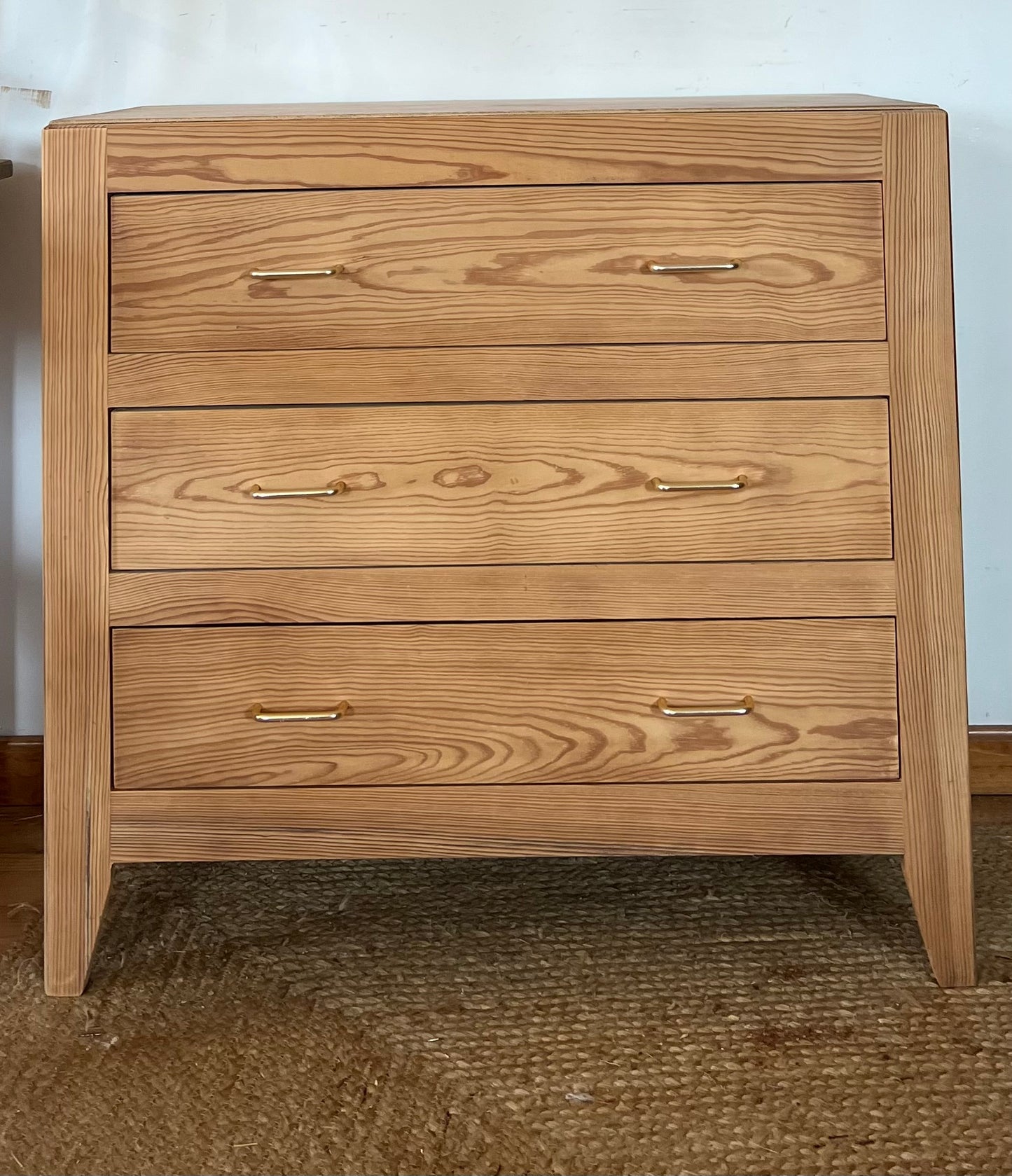 Commode vintage ancienne en bois brut pieds compas