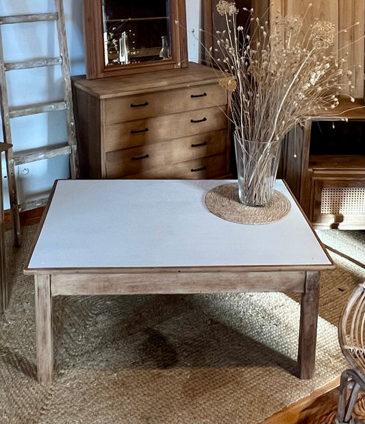 Table basse ancienne en chêne brut et lin