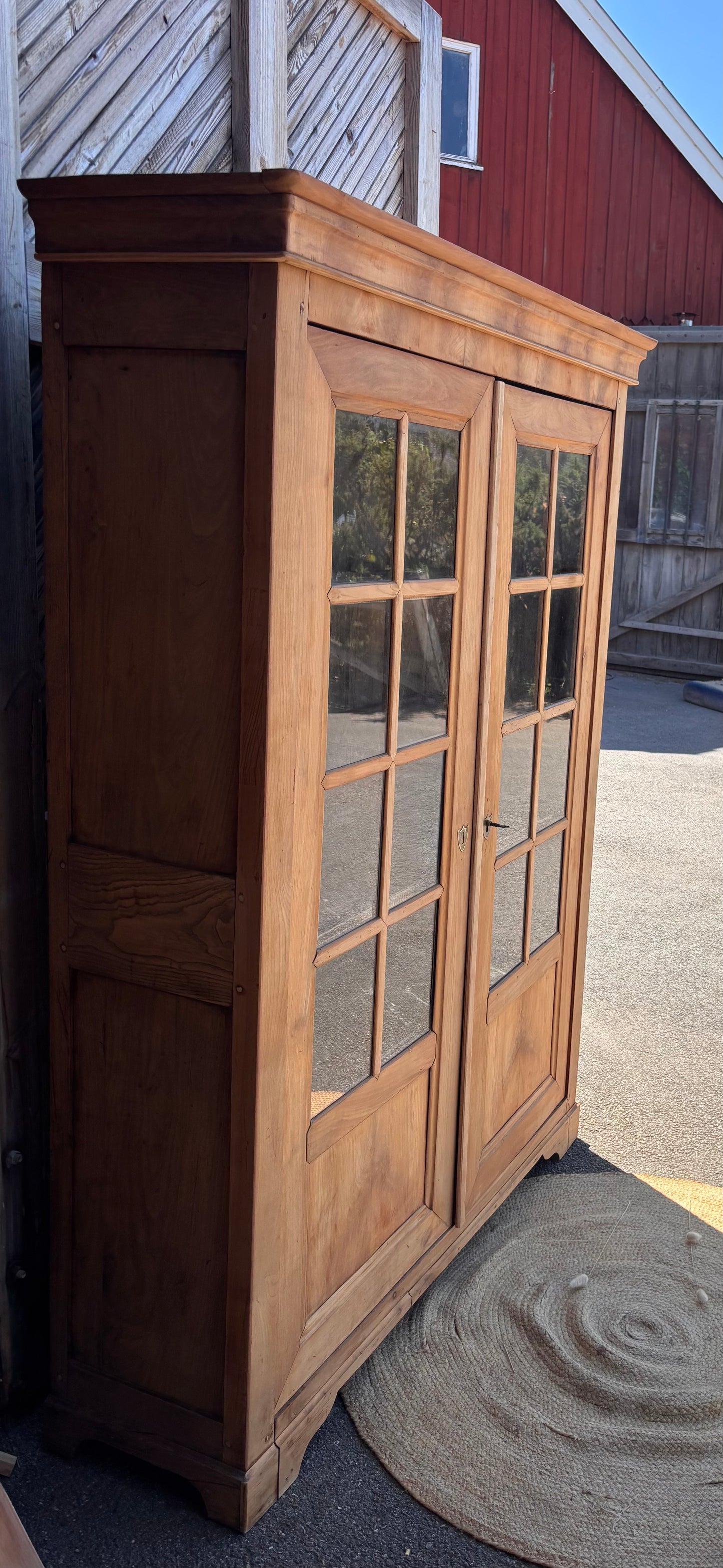 Armoire parisienne ancienne : vaisselier bibliothèque en bois massif brut
