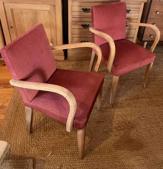 Paire de fauteuils bridge vintage en bois massif brut et vieux rose - années 50