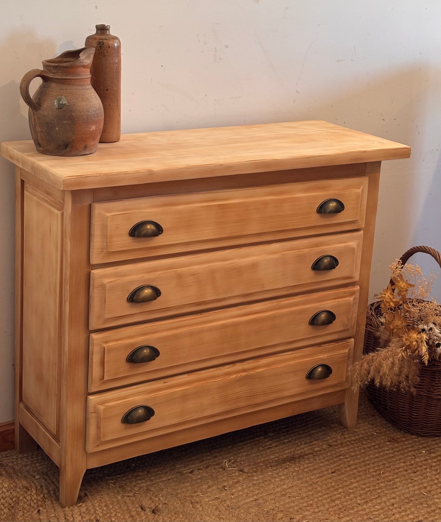 Commode étroite rénovée en bois massif brut - console 4 tiroirs