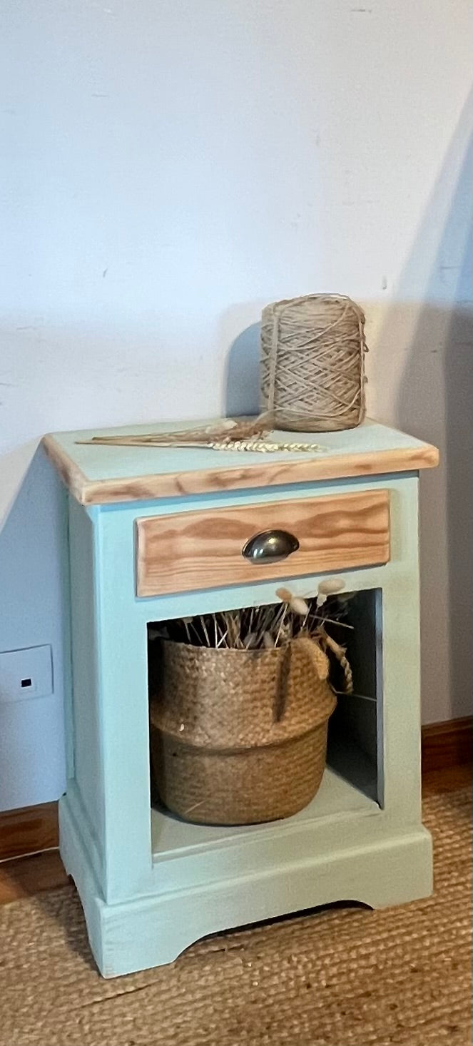 Table de nuit chevet en bois brut et vert amande