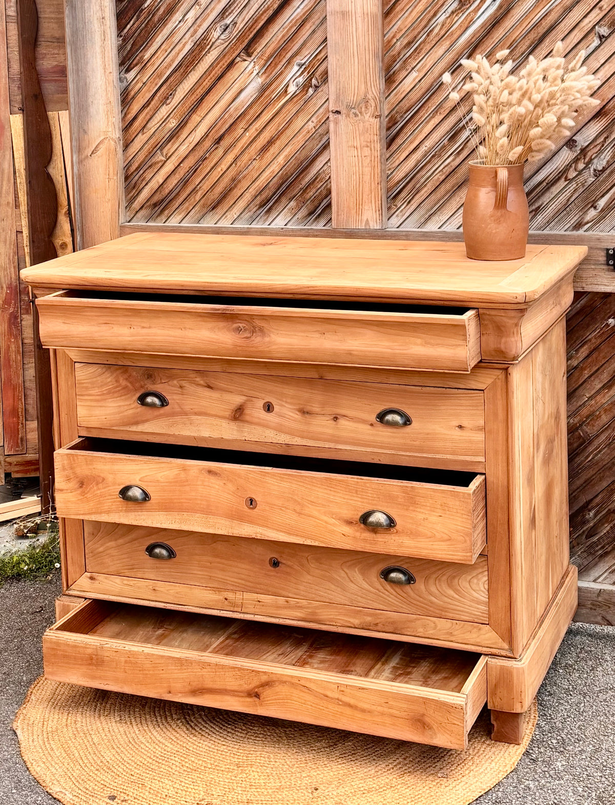 Grande commode ancienne 5 tiroirs en bois massif brut
