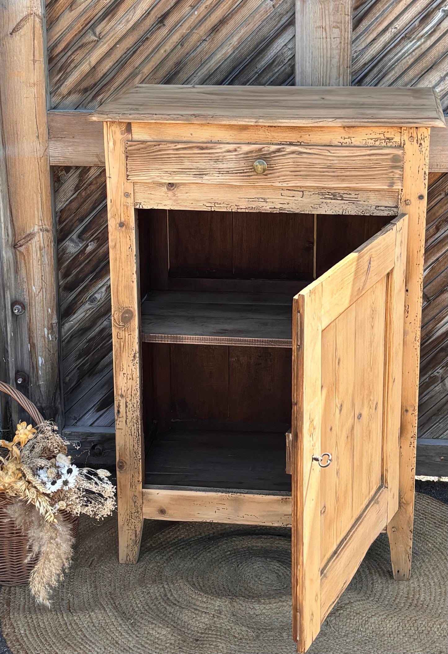 Confiturier ancien / buffet 1 porte en bois massif brut