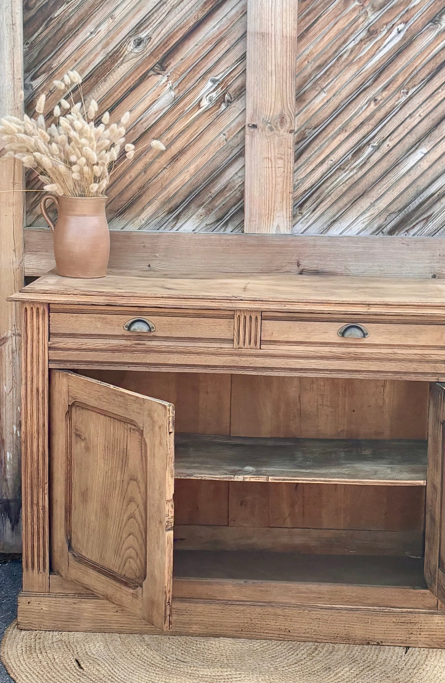 Buffet ancien en chêne massif brut - 2 tiroirs
