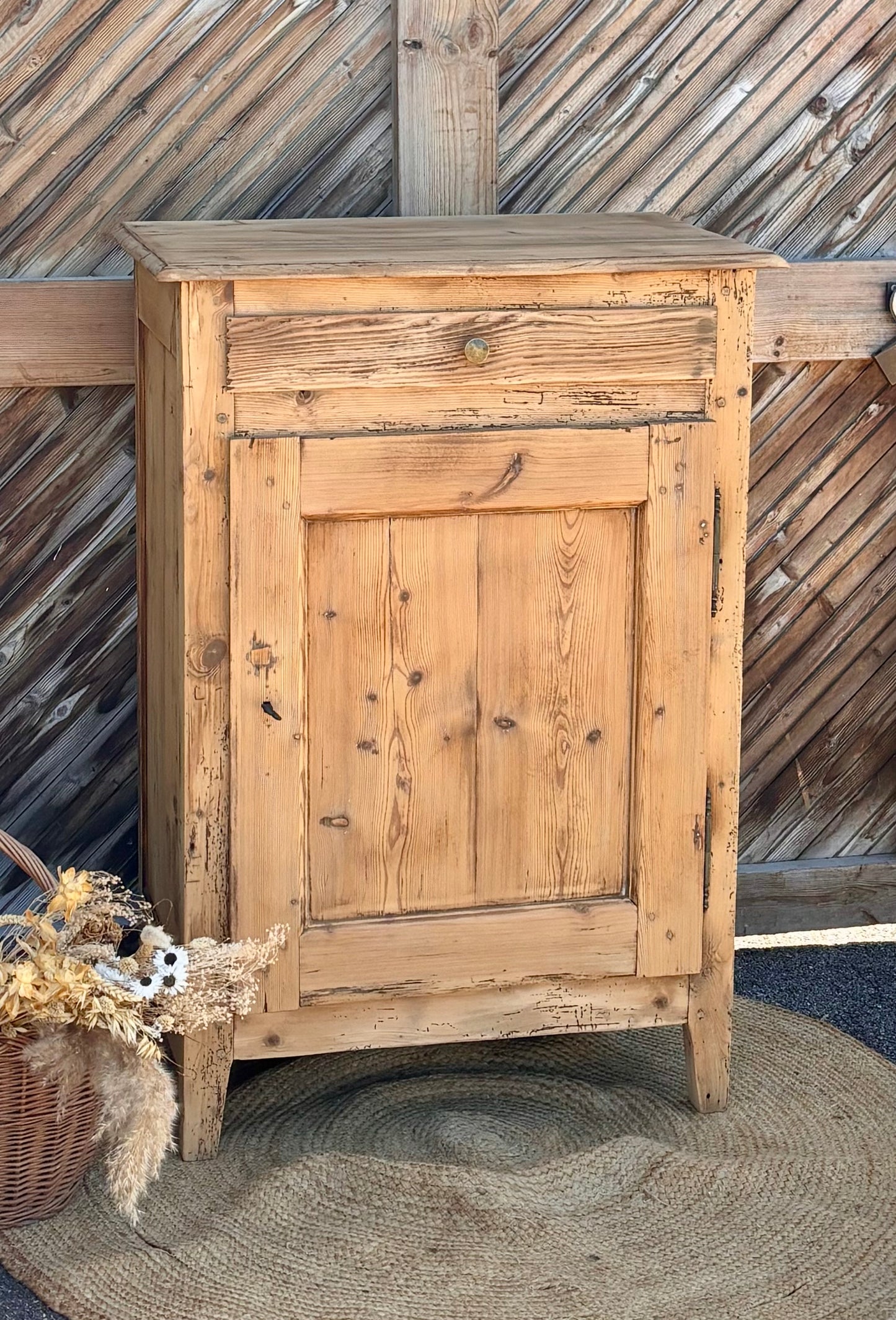 Confiturier ancien / buffet 1 porte en bois massif brut