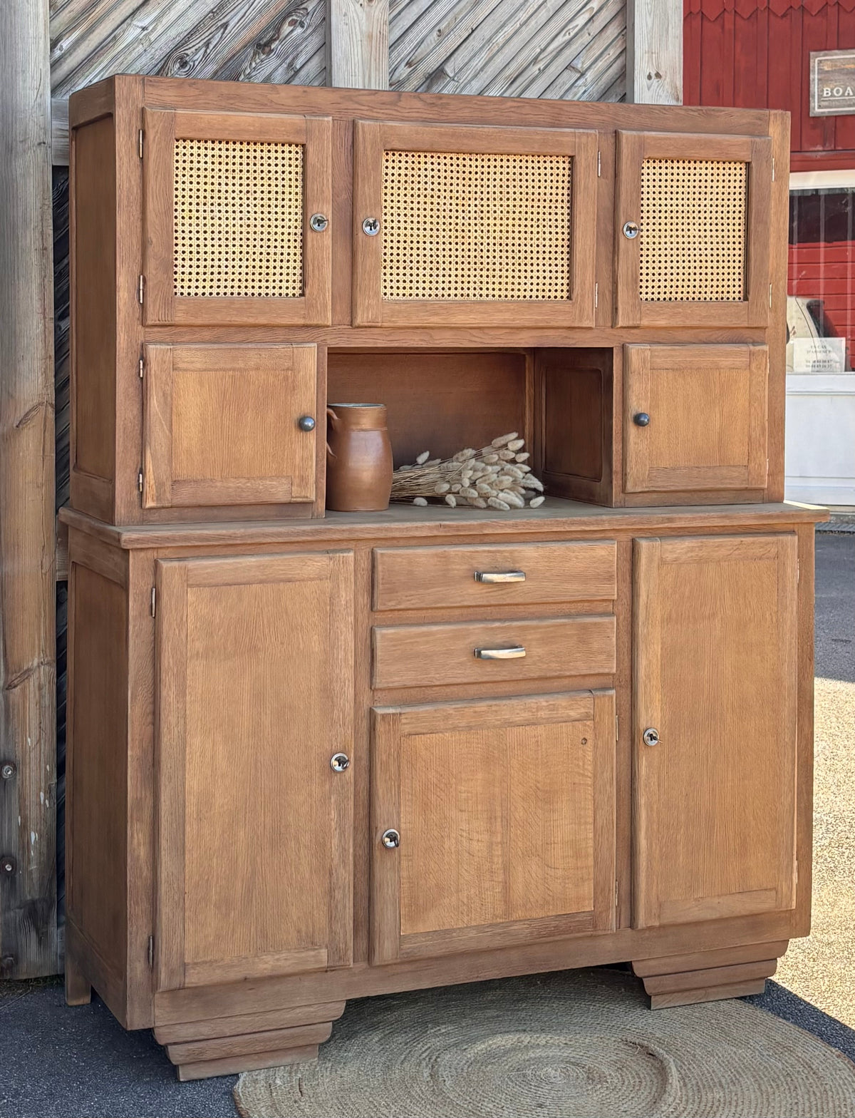 Grand buffet 2 corps ancien / vaisselier en chêne brut et cannage