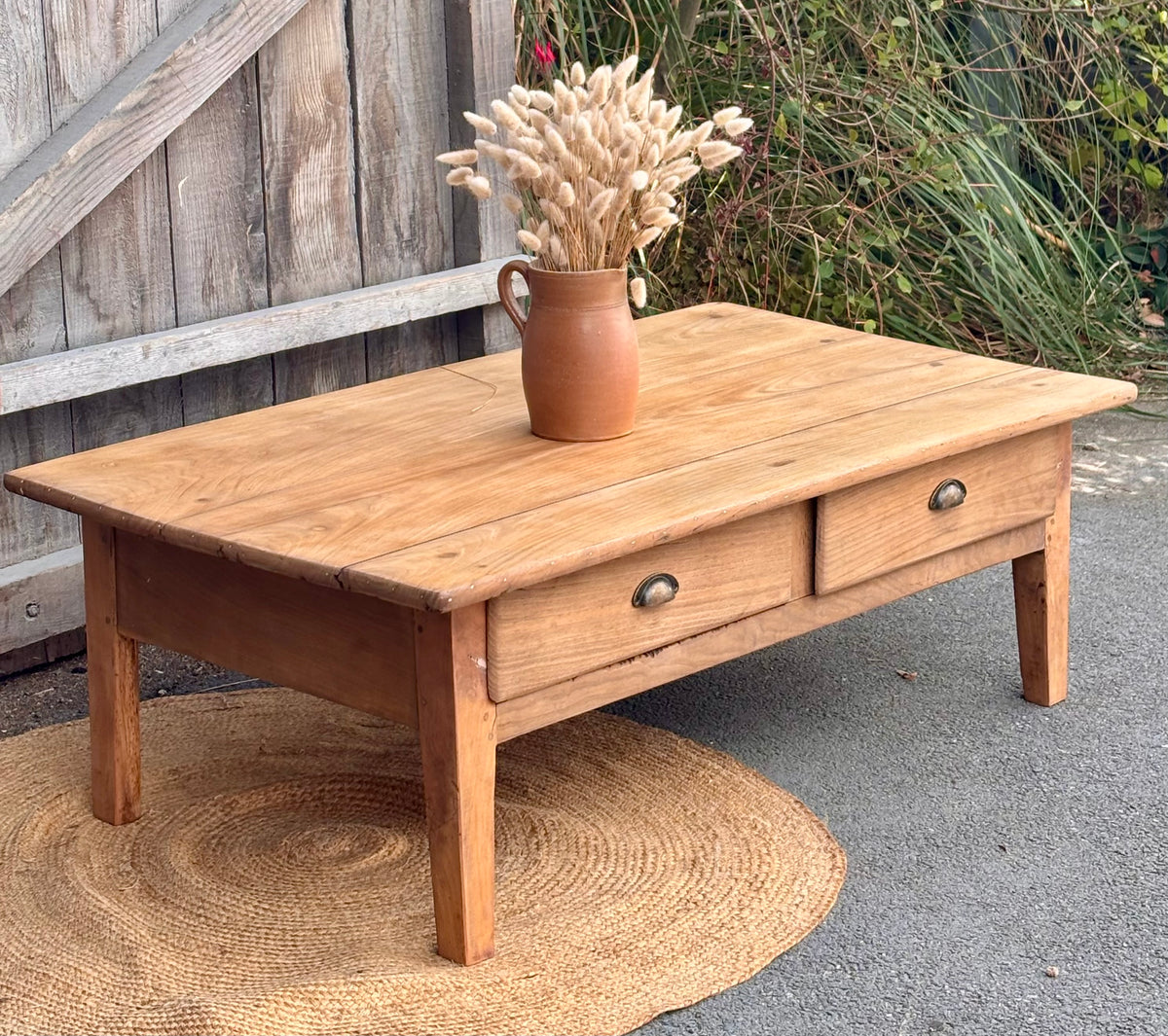 Table basse de ferme ancienne en bois massif brut 2 tiroirs