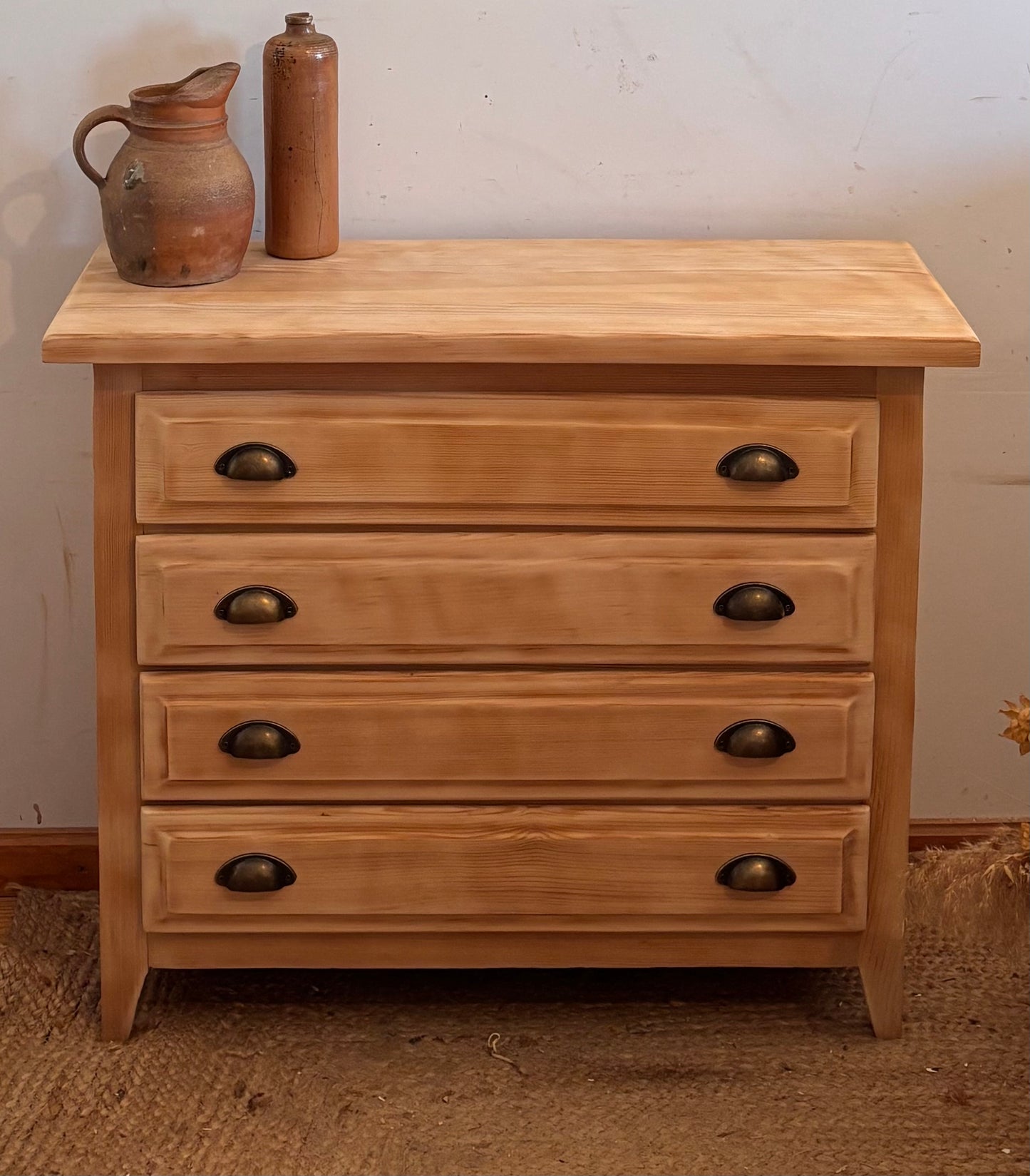 Commode étroite rénovée en bois massif brut - console 4 tiroirs