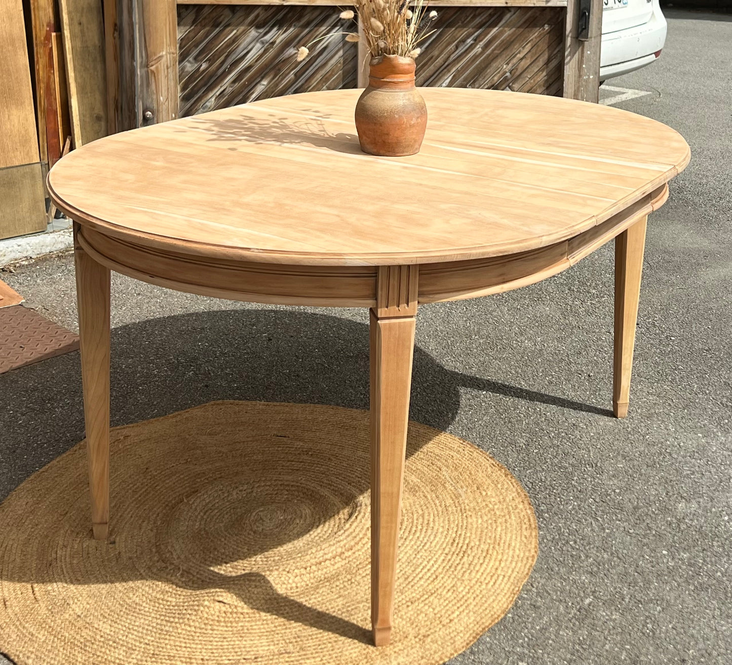 Grande table ronde 2 rallonges rénovée en bois massif brut