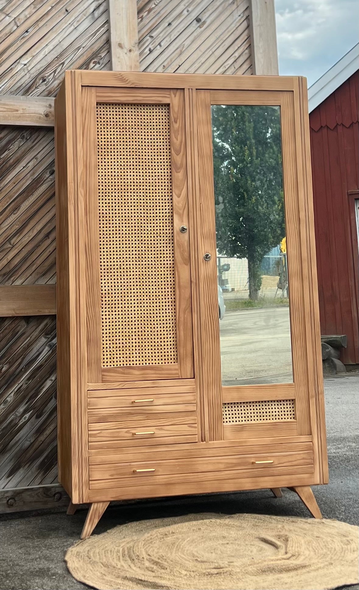 Armoire penderie + étagères ancienne vintage en bois brut et cannage