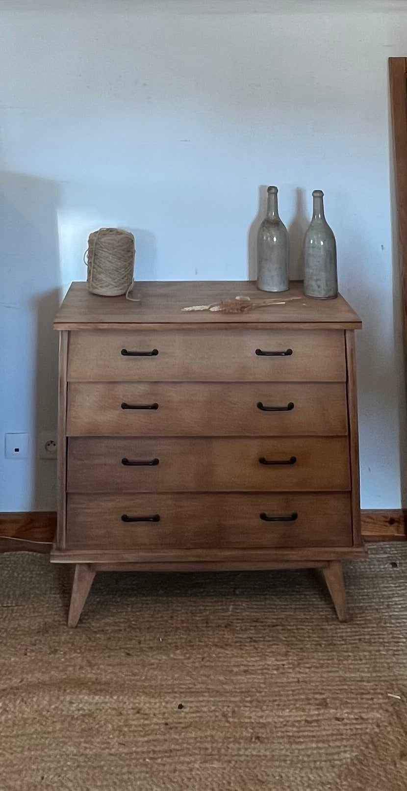 Commode vintage en chêne brut pieds compas - années 50