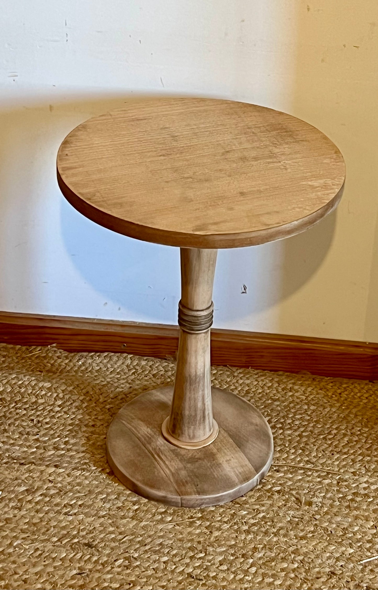Guéridon / table d’appoint en bois brut