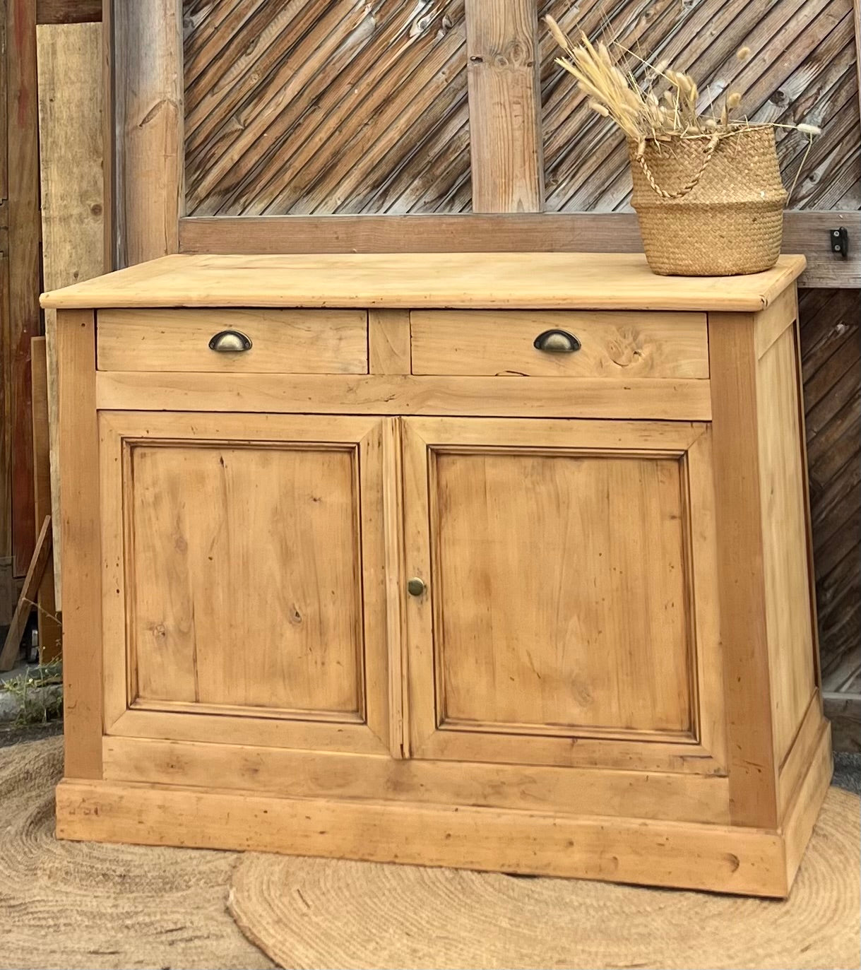 Buffet ancien en bois massif brut 2 tiroirs