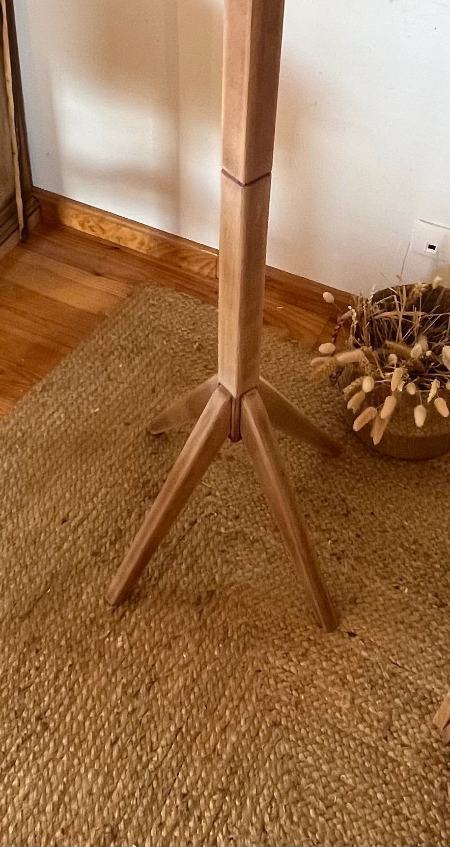 Porte manteau vintage des années 60 en bois massif brut