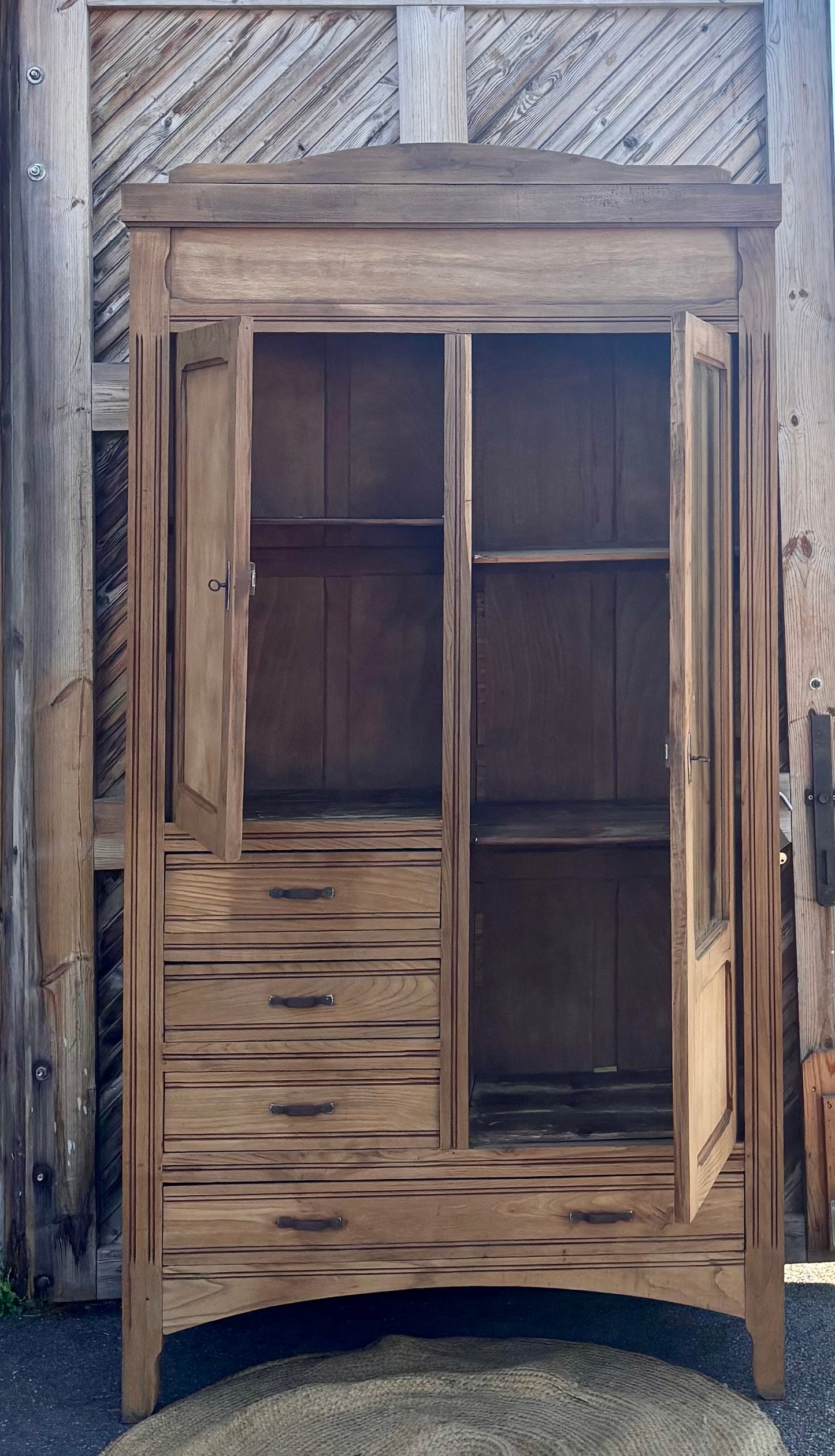 Grande armoire ancienne en chêne brut