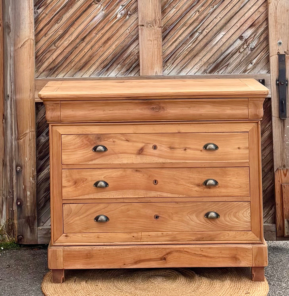 Grande commode ancienne 5 tiroirs en bois massif brut
