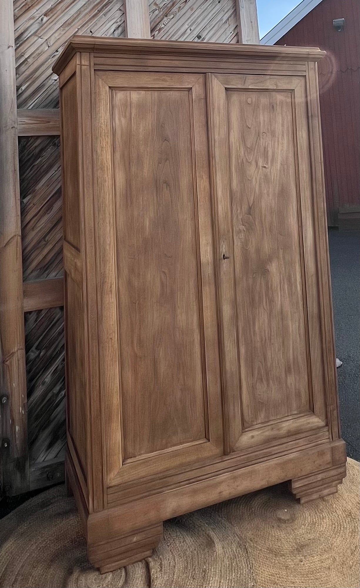 Armoire ancienne en chêne massif brut