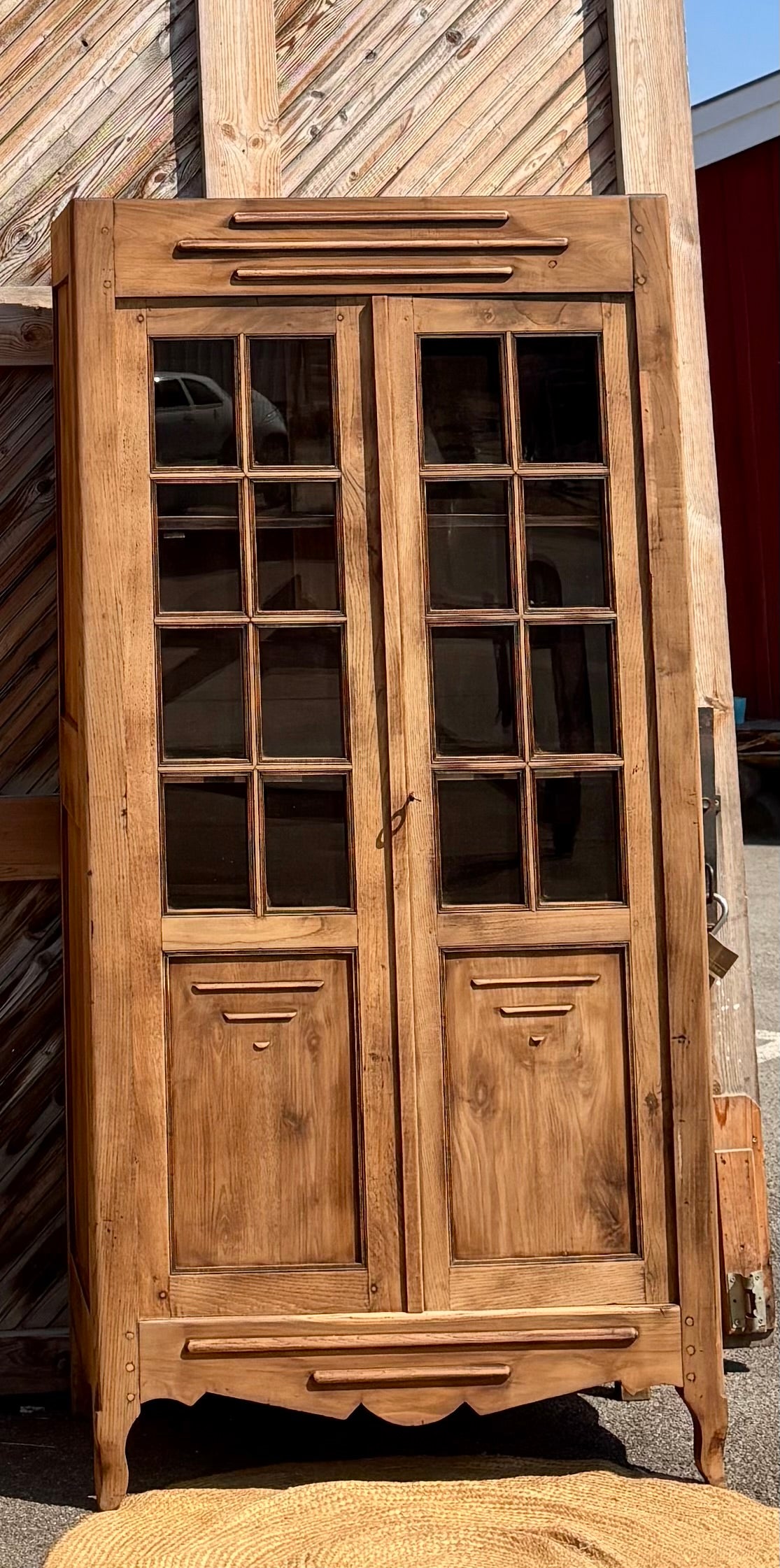 Armoire vitrée ancienne des années 30 en chêne massif brut : vaisselier bibliothèque