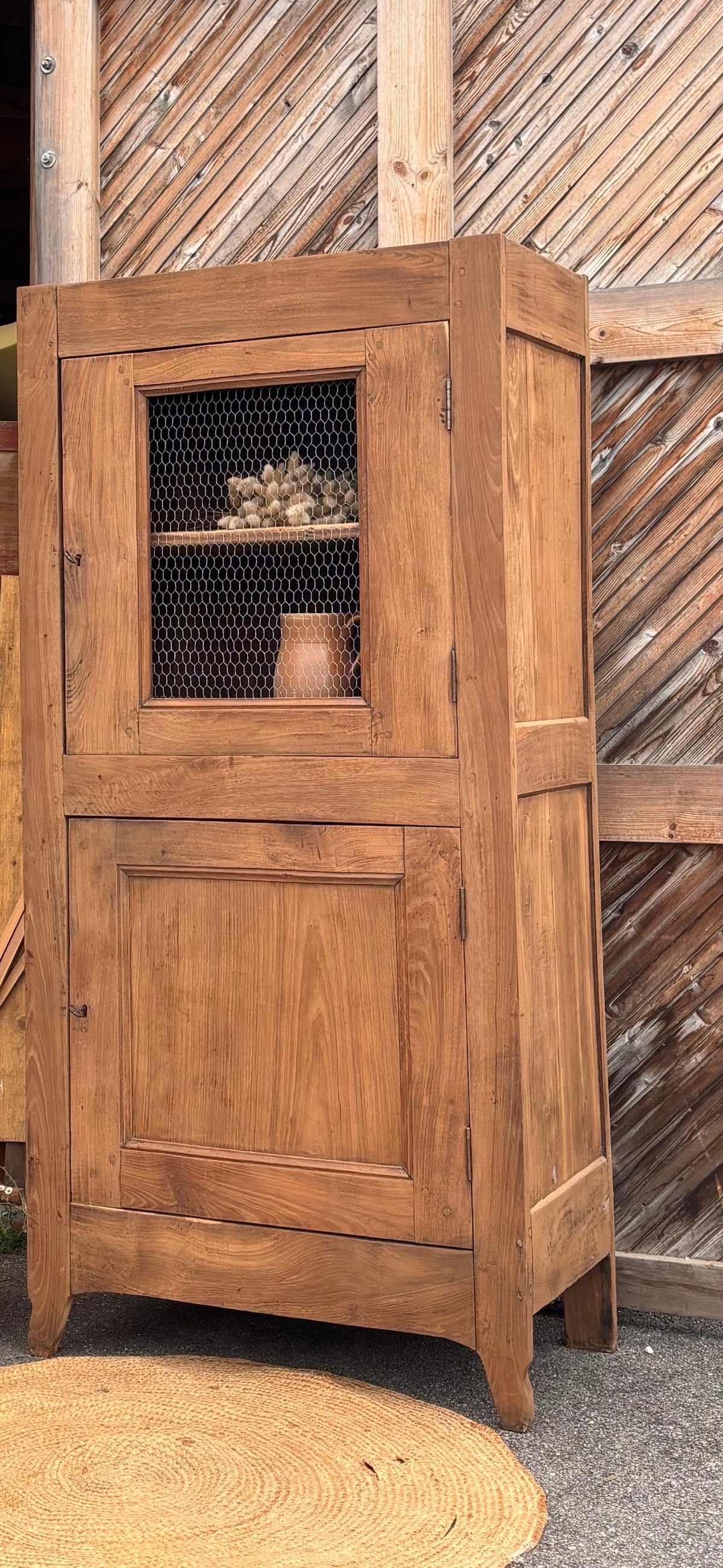 Armoire Bonnetière ancienne en chêne massif brut- vaisselier