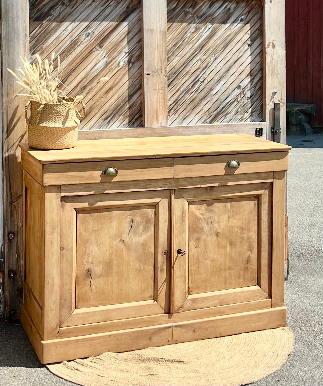 Buffet ancien en bois massif brut 2 tiroirs