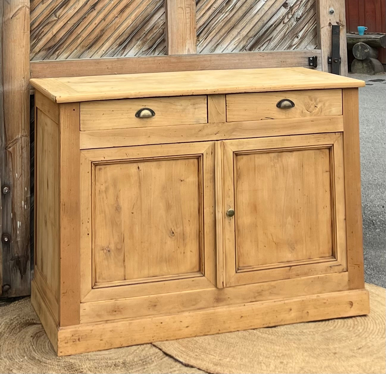 Buffet ancien en bois massif brut 2 tiroirs