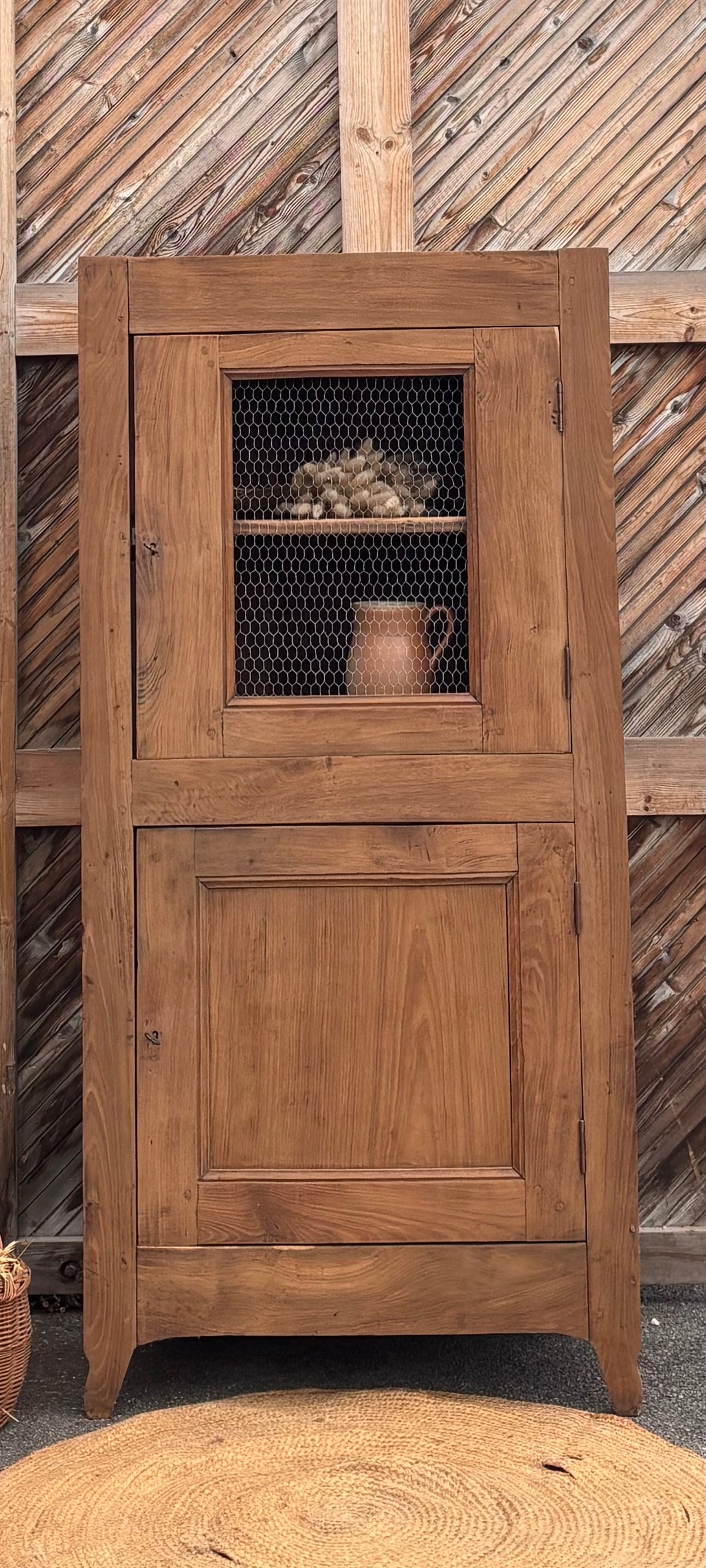 Armoire Bonnetière ancienne en chêne massif brut- vaisselier