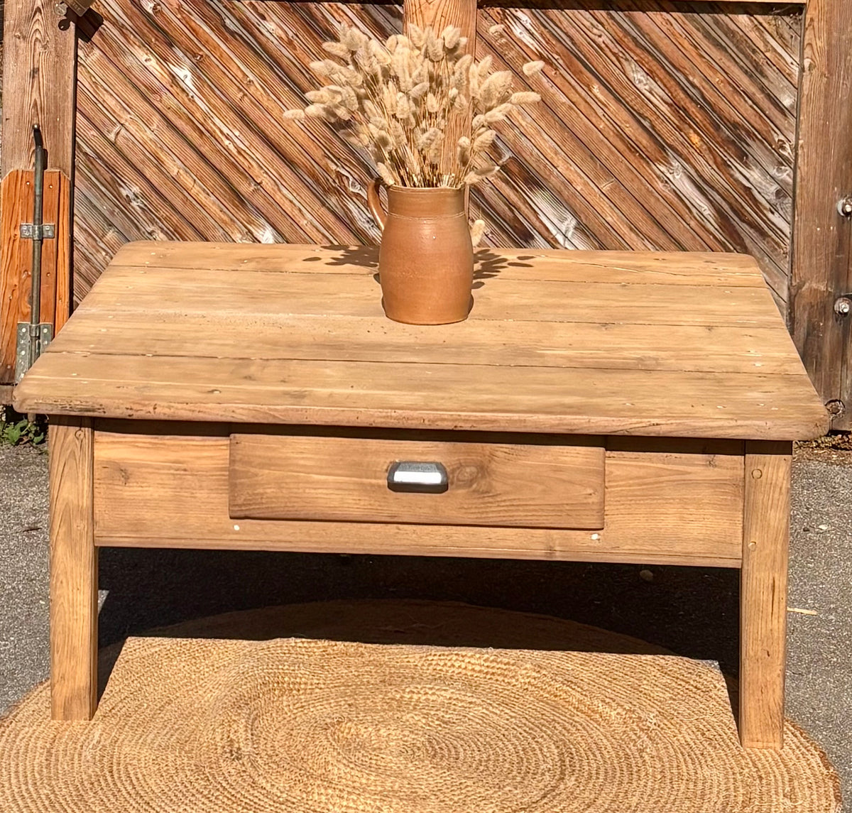 Grande table basse de ferme carrée 1 tiroir en chêne massif brut