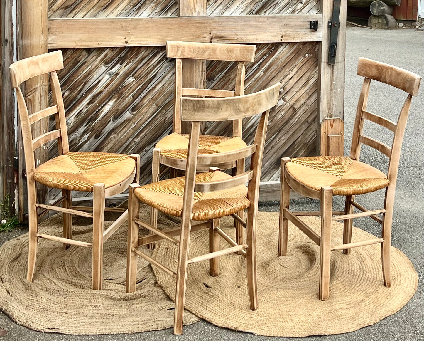 8 chaises anciennes en bois massif brut et assise paillée - vendu par 4 ou 8