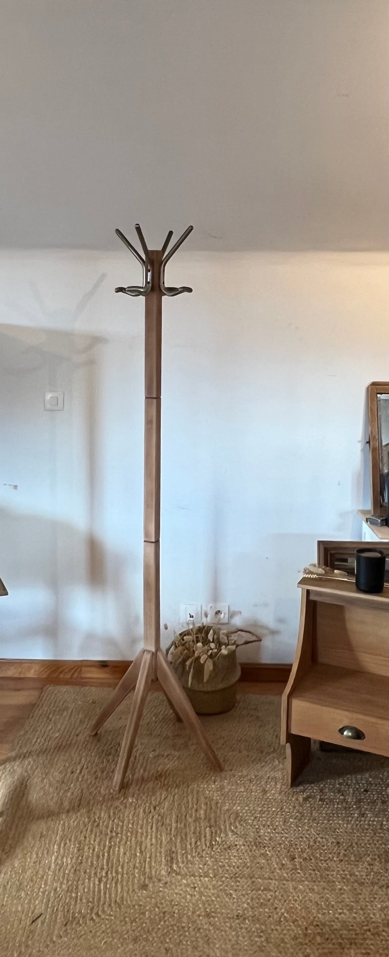Porte manteau vintage des années 60 en bois massif brut